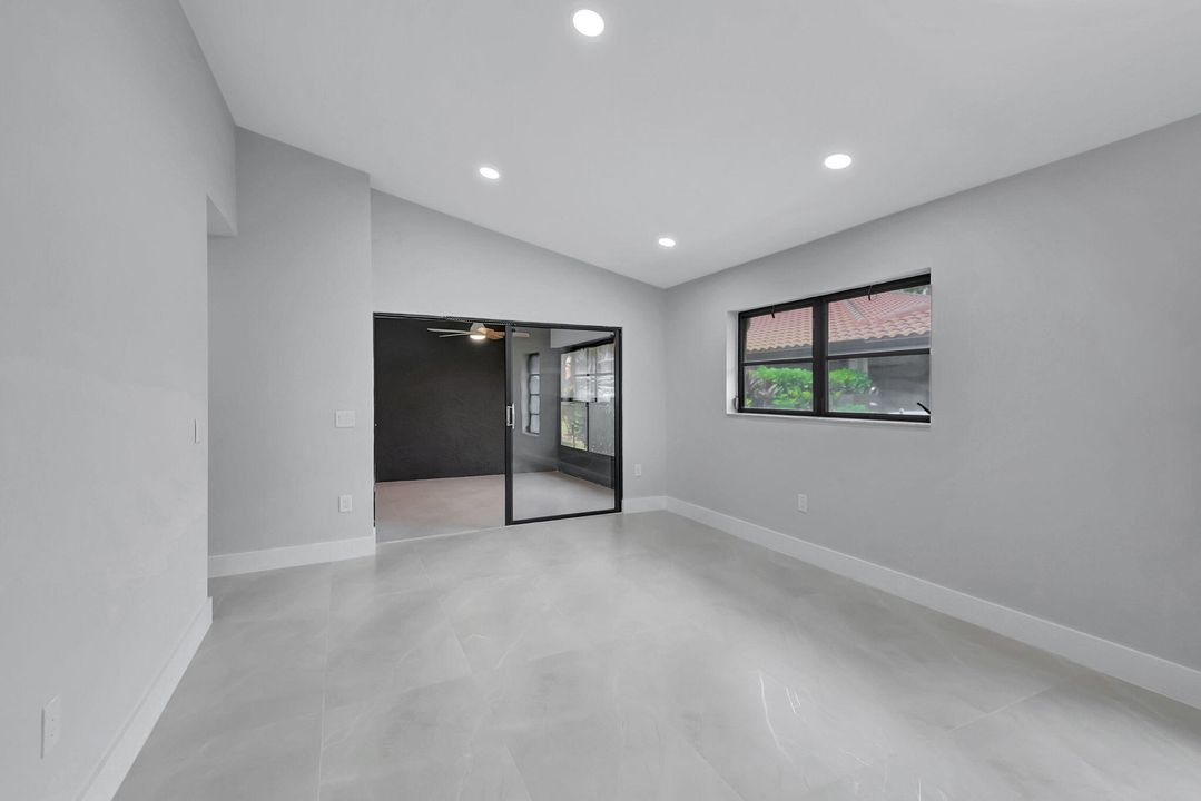 For Sale: $395,000 (2 beds, 2 baths, 1217 Square Feet)