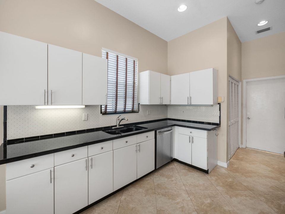 For Sale: $438,750 (3 beds, 2 baths, 1551 Square Feet)