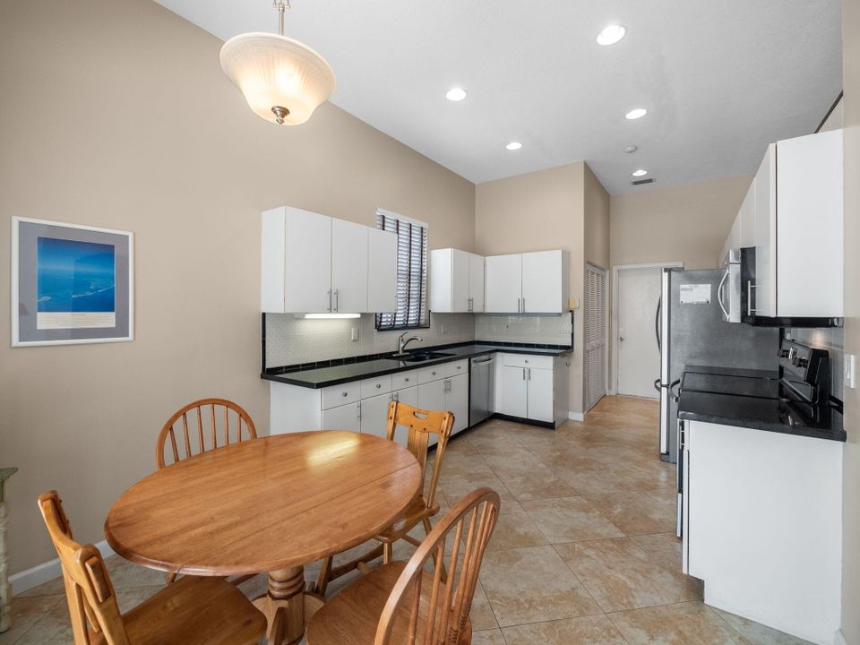 For Sale: $438,750 (3 beds, 2 baths, 1551 Square Feet)