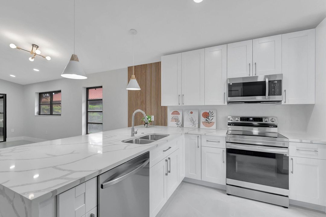 For Sale: $395,000 (2 beds, 2 baths, 1217 Square Feet)