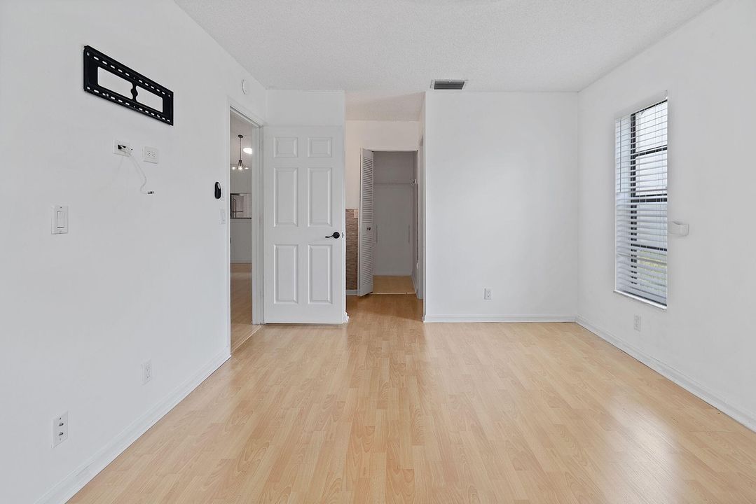 For Rent: $3,200 (2 beds, 2 baths, 1188 Square Feet)
