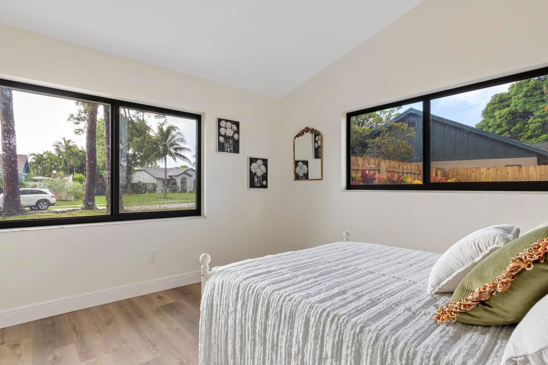 For Sale: $649,000 (3 beds, 2 baths, 1216 Square Feet)