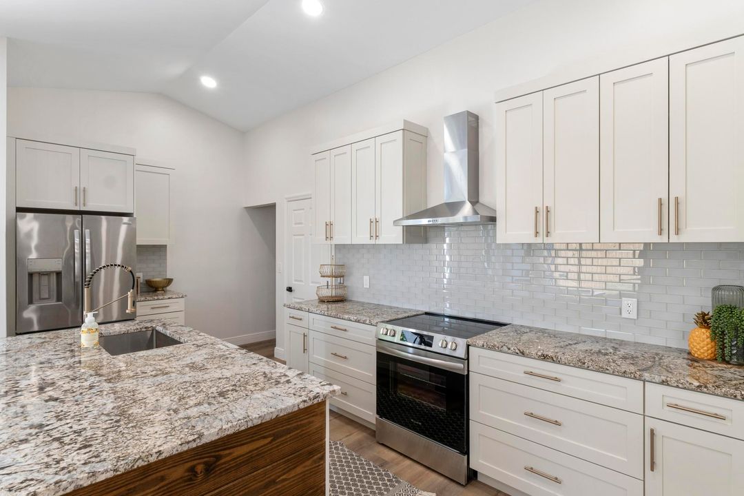 For Sale: $649,000 (3 beds, 2 baths, 1216 Square Feet)