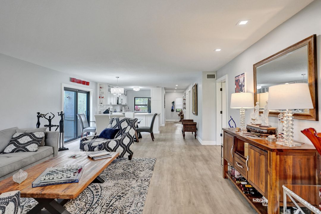 For Sale: $369,000 (2 beds, 2 baths, 1215 Square Feet)