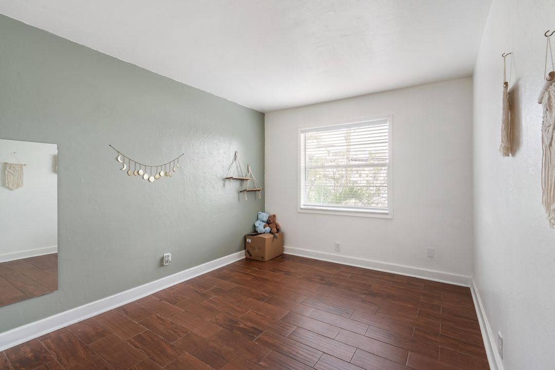 For Sale: $355,777 (3 beds, 1 baths, 1290 Square Feet)