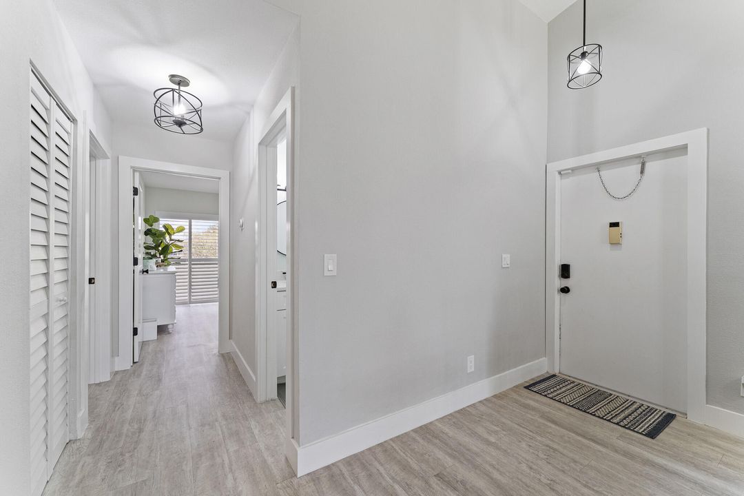 For Sale: $374,900 (2 beds, 2 baths, 1401 Square Feet)