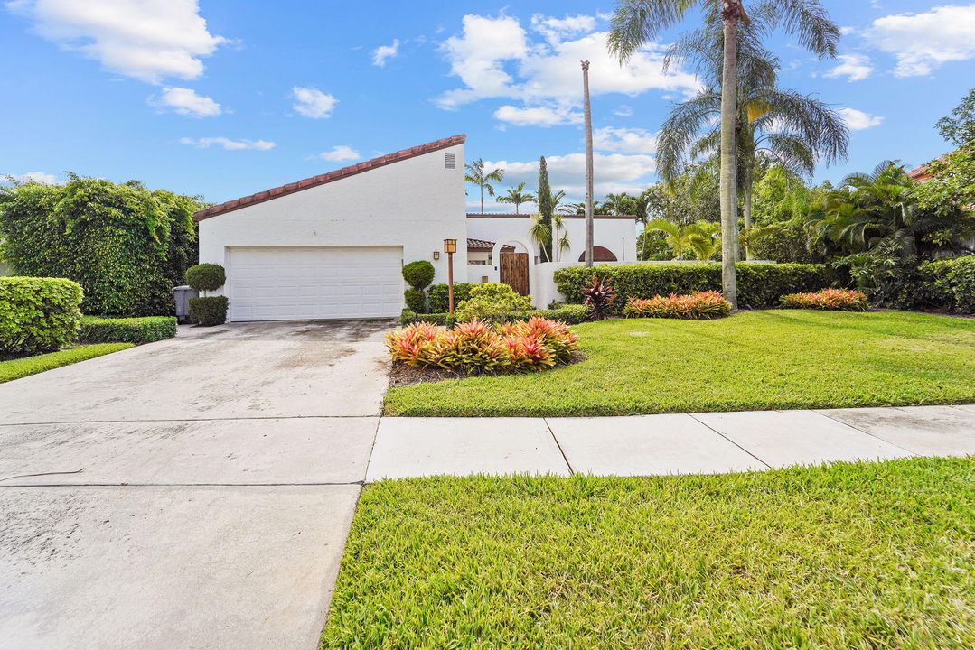 For Sale: $1,275,000 (3 beds, 2 baths, 2032 Square Feet)