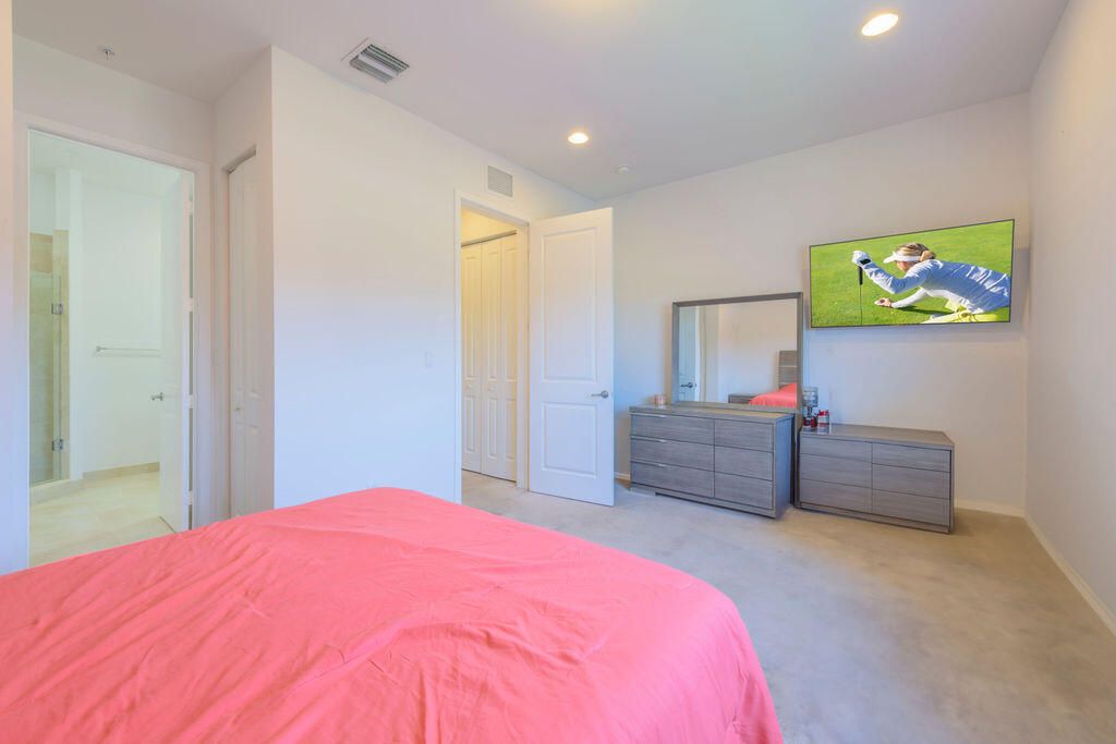 Active With Contract: $425,000 (3 beds, 2 baths, 1500 Square Feet)