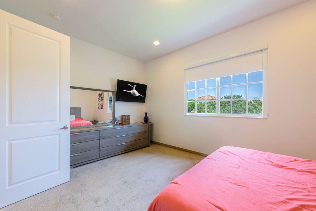 Active With Contract: $425,000 (3 beds, 2 baths, 1500 Square Feet)