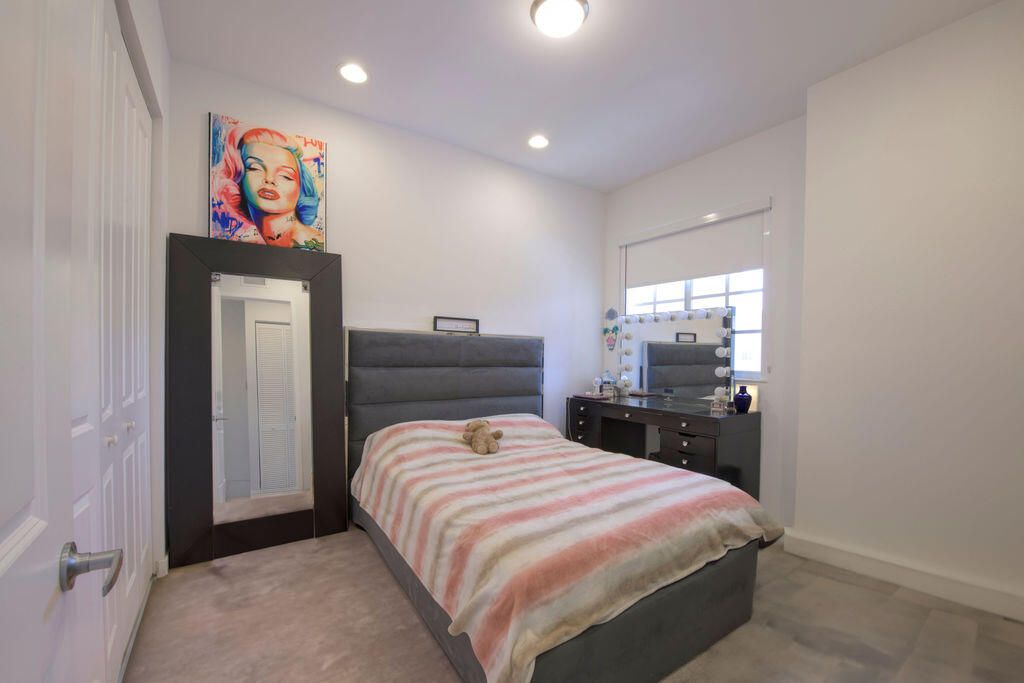 Active With Contract: $425,000 (3 beds, 2 baths, 1500 Square Feet)