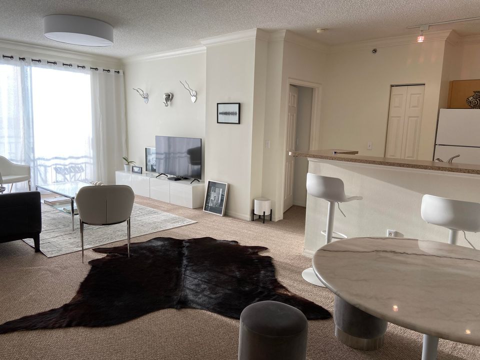 For Rent: $2,500 (2 beds, 2 baths, 1068 Square Feet)