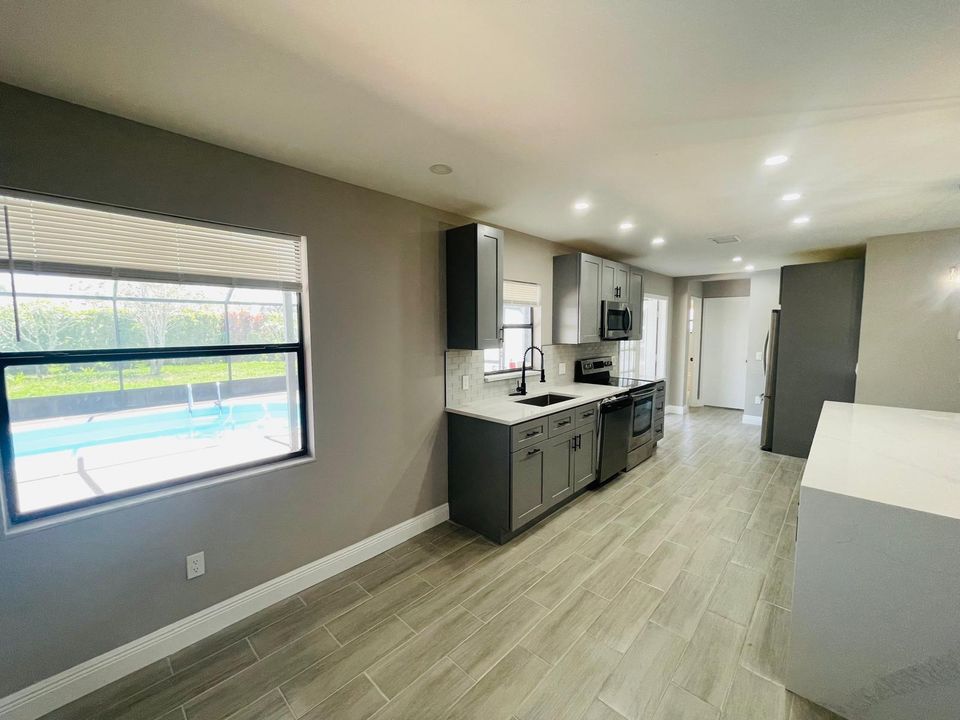 For Sale: $459,000 (2 beds, 2 baths, 1250 Square Feet)