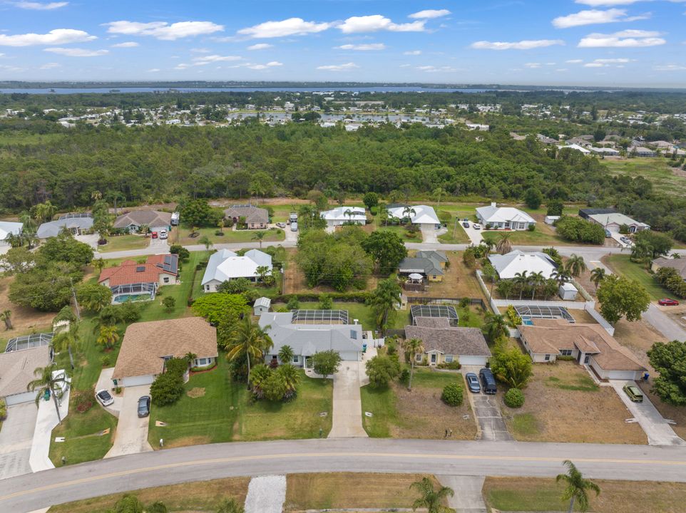 Active With Contract: $429,900 (4 beds, 2 baths, 1935 Square Feet)