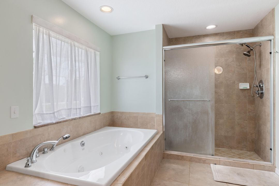 合同活跃: $429,900 (4 贝兹, 2 浴室, 1935 平方英尺)