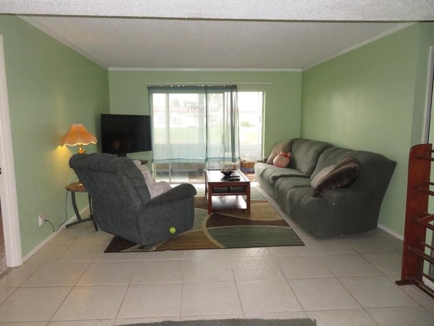 For Sale: $169,900 (2 beds, 2 baths, 888 Square Feet)