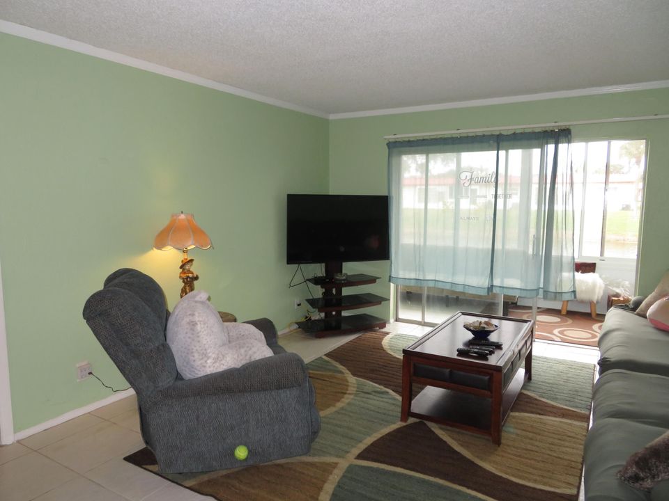 For Sale: $169,900 (2 beds, 2 baths, 888 Square Feet)