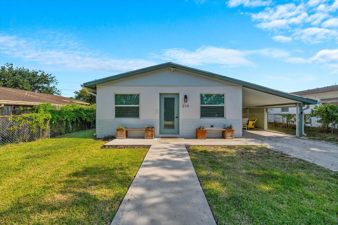 Active With Contract: $525,000 (3 beds, 2 baths, 1008 Square Feet)