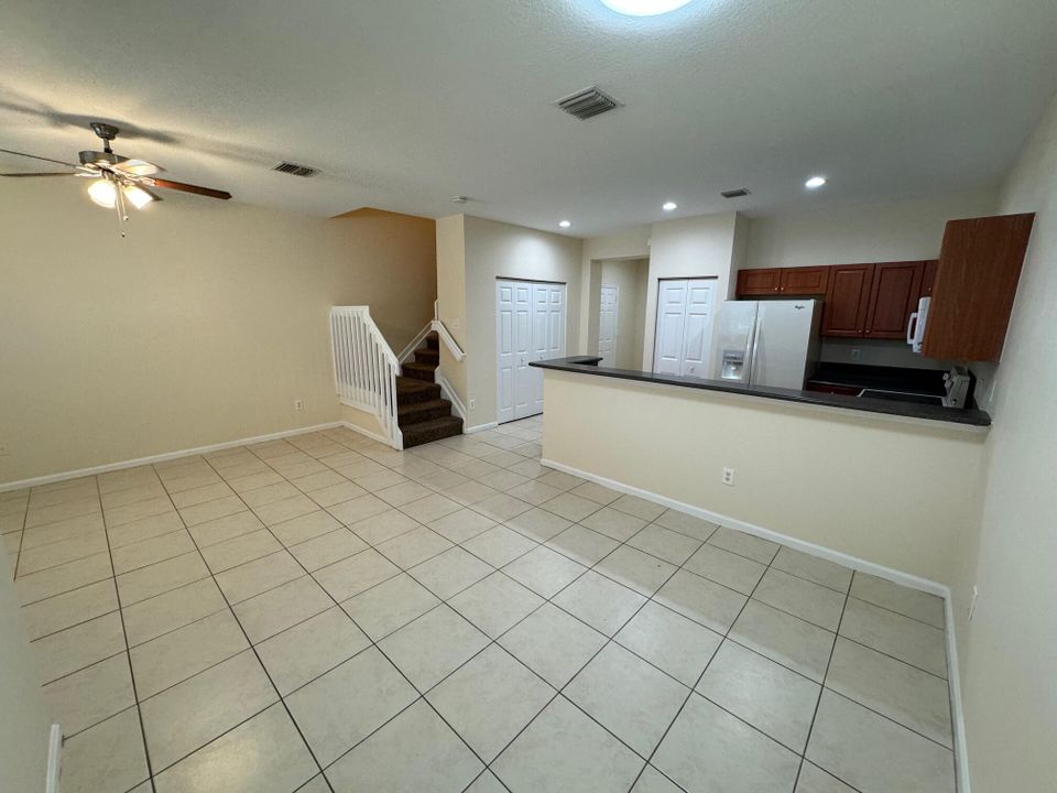 Active With Contract: $2,400 (3 beds, 2 baths, 1481 Square Feet)