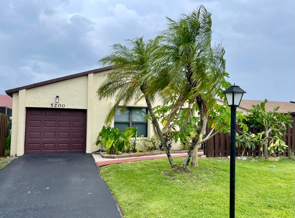 For Sale: $369,000 (2 beds, 2 baths, 1375 Square Feet)