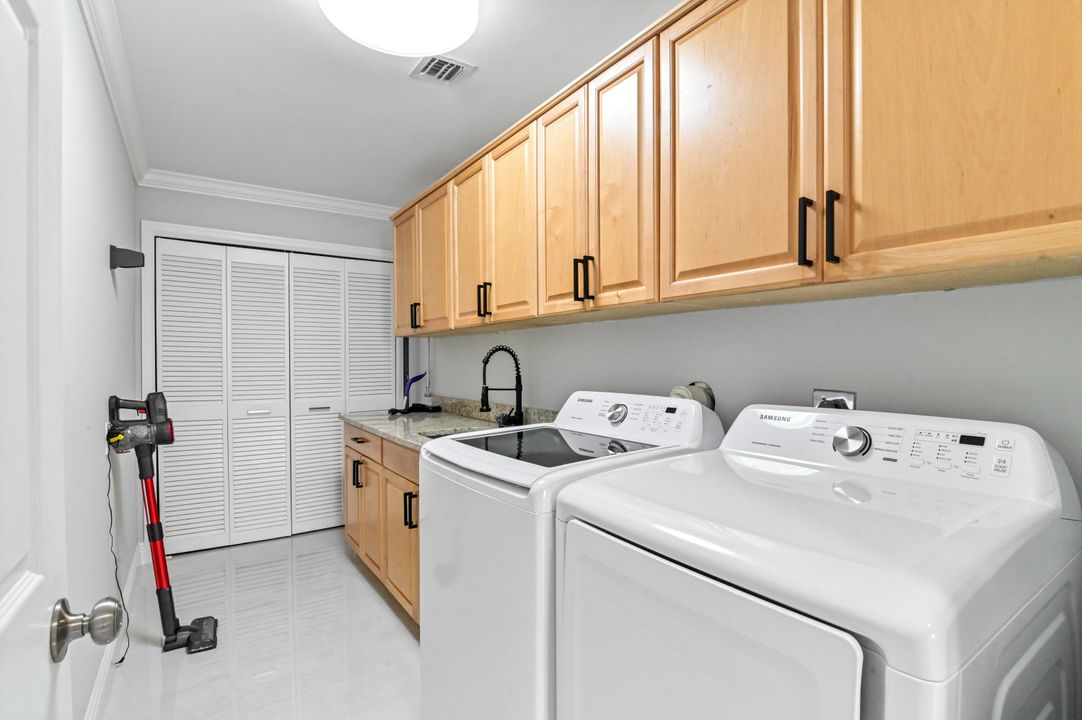 For Sale: $574,900 (3 beds, 2 baths, 2338 Square Feet)