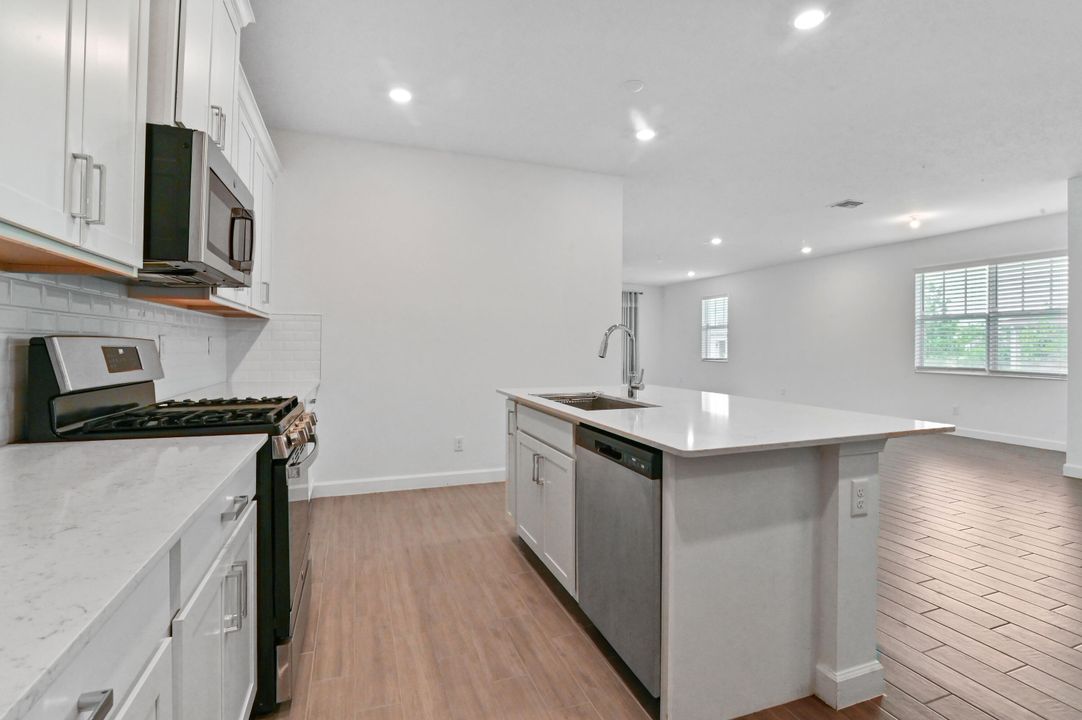 For Sale: $569,900 (3 beds, 2 baths, 1952 Square Feet)