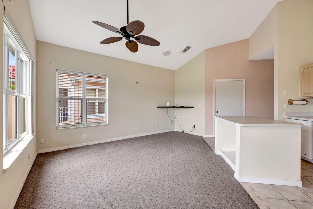 For Sale: $269,900 (2 beds, 2 baths, 1196 Square Feet)