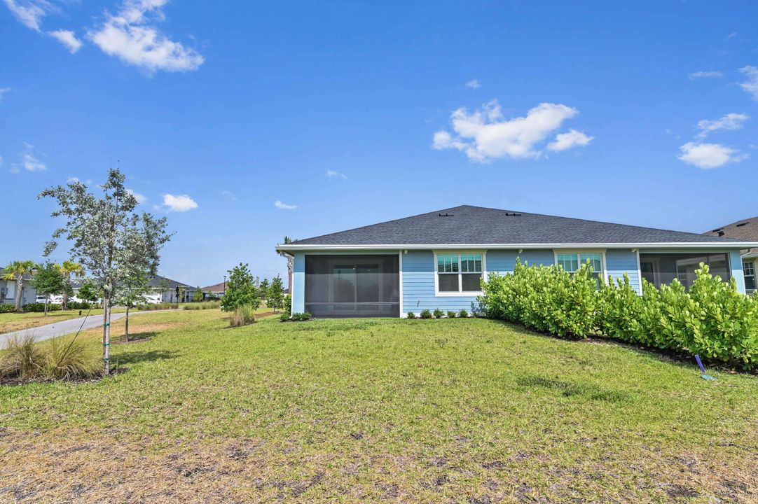 For Sale: $569,900 (3 beds, 2 baths, 1952 Square Feet)