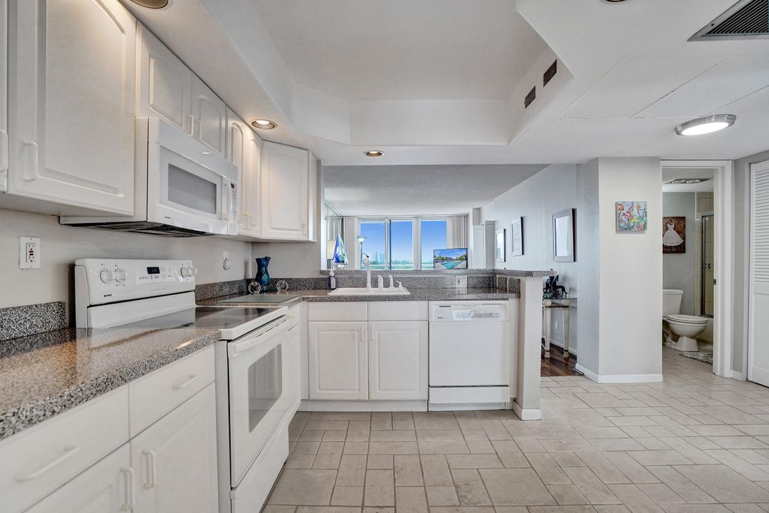 For Sale: $525,000 (2 beds, 2 baths, 800 Square Feet)