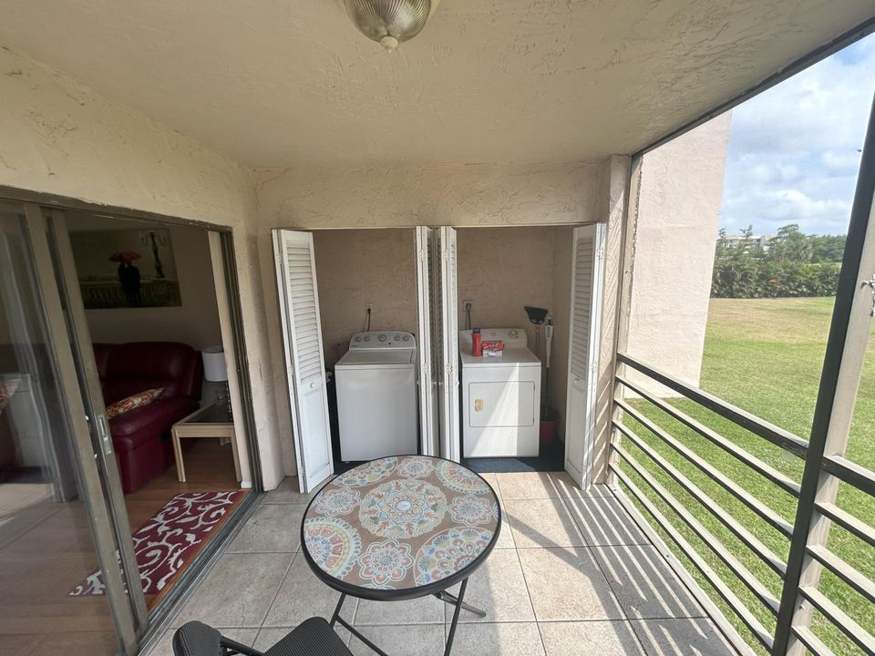 Active With Contract: $168,900 (1 beds, 1 baths, 741 Square Feet)