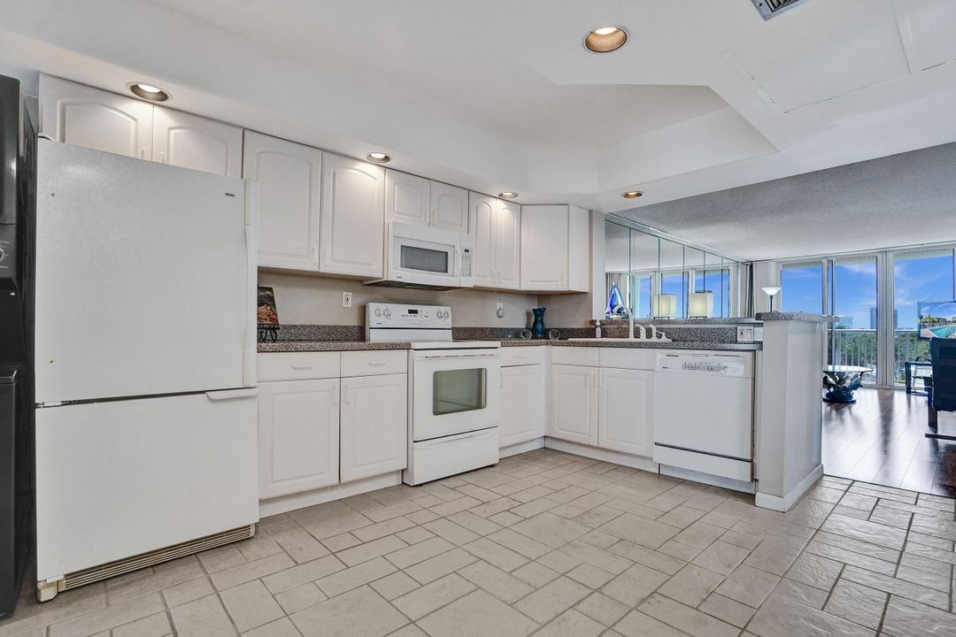 For Sale: $525,000 (2 beds, 2 baths, 800 Square Feet)