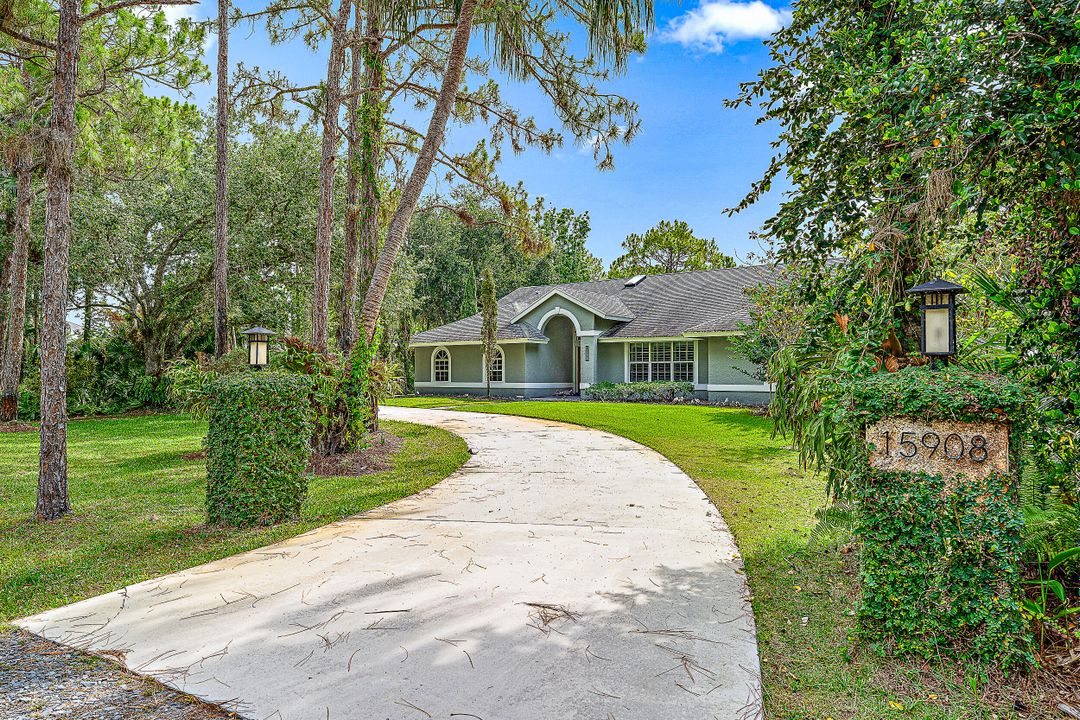 Active With Contract: $1,100,000 (4 beds, 2 baths, 2406 Square Feet)