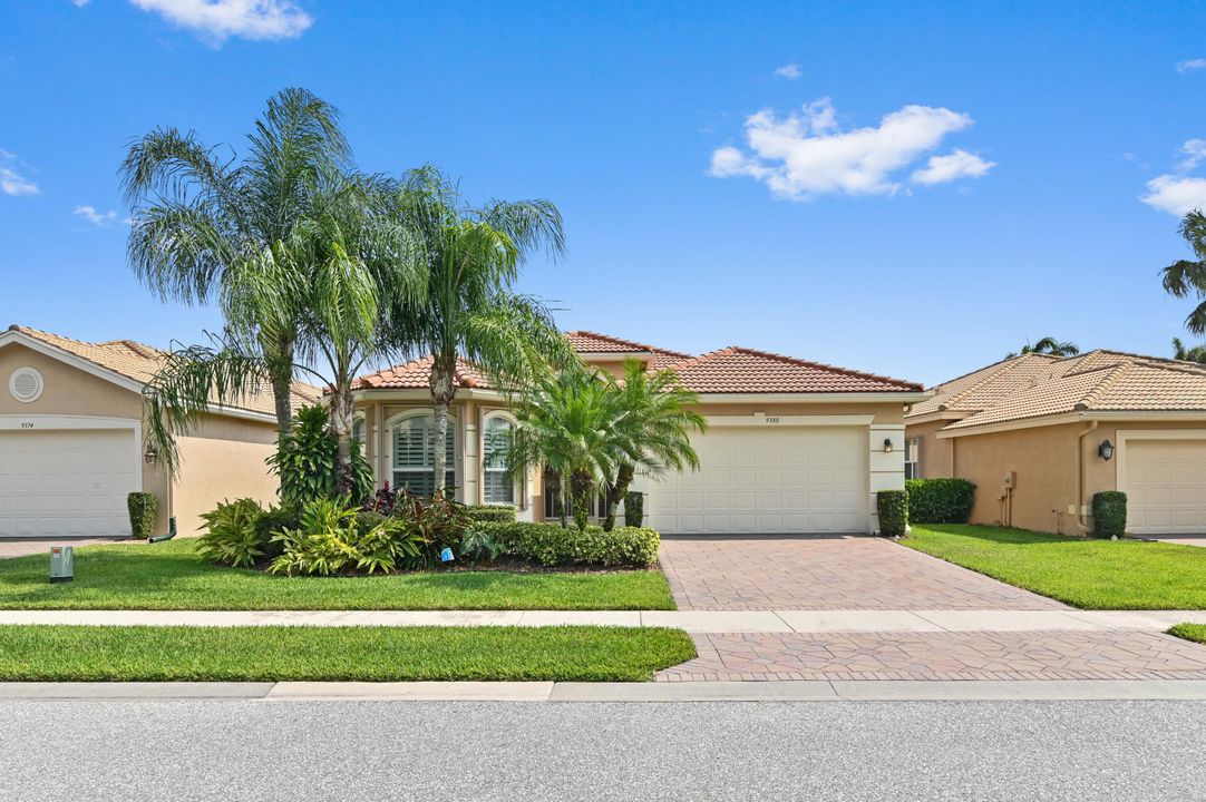 Active With Contract: $849,900 (3 beds, 2 baths, 2381 Square Feet)