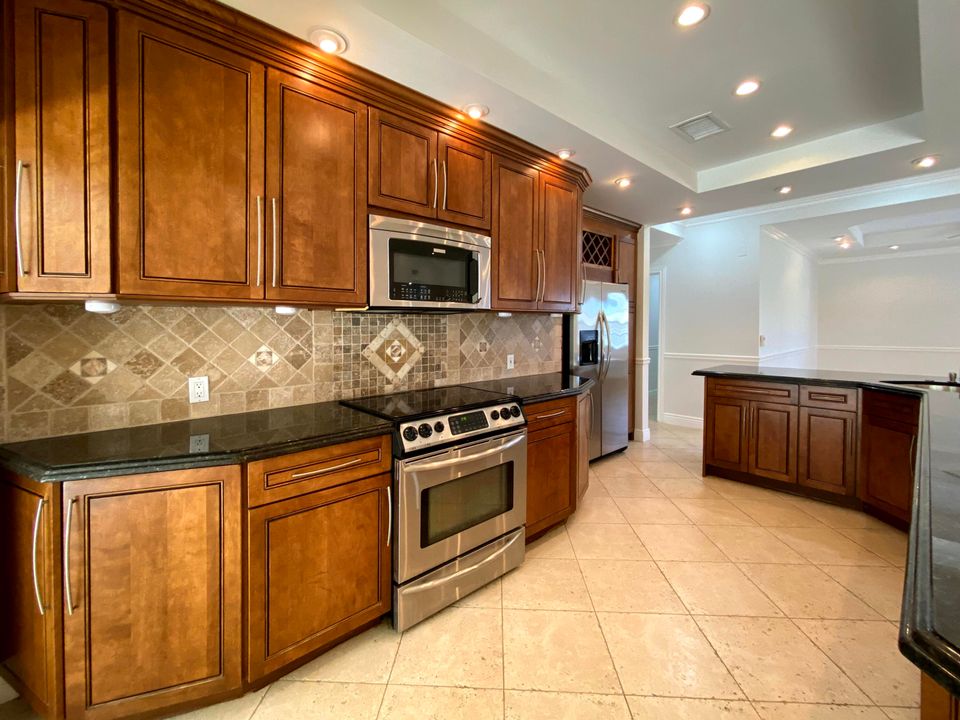 Active With Contract: $4,300 (3 beds, 2 baths, 2466 Square Feet)