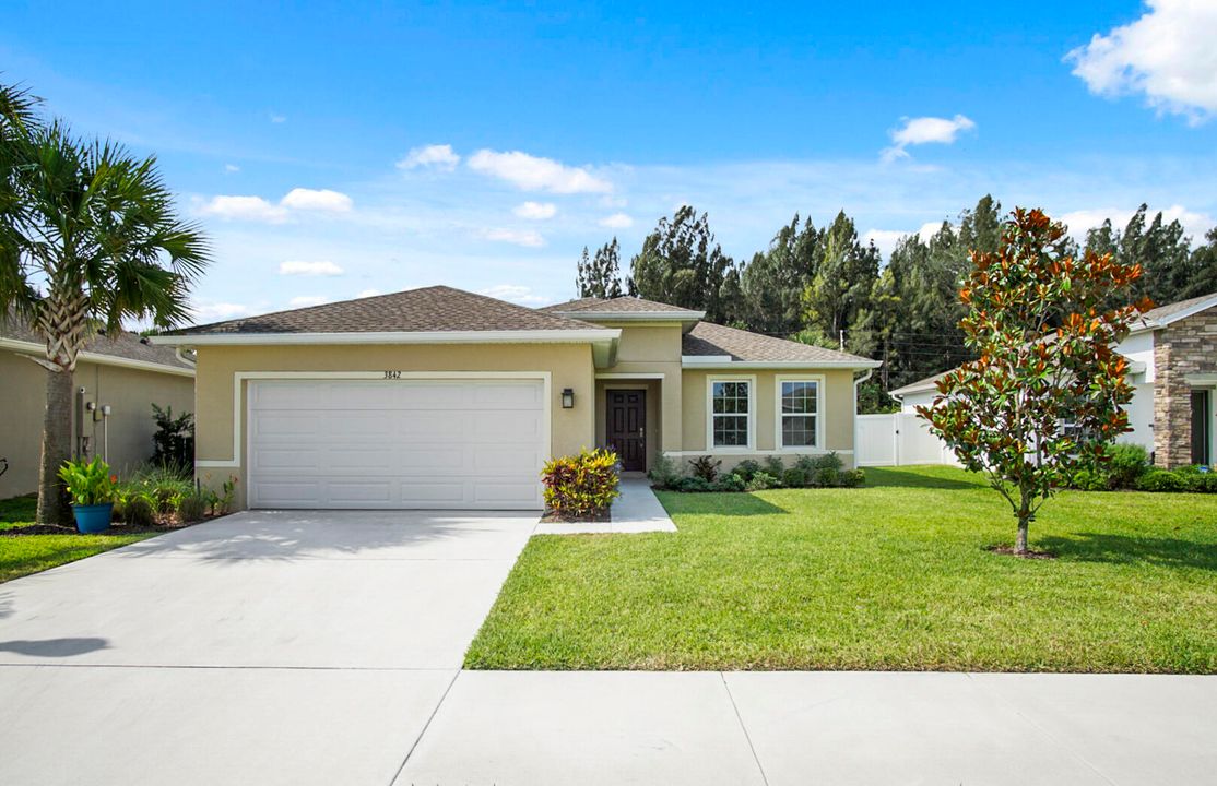 Active With Contract: $359,900 (3 beds, 2 baths, 1594 Square Feet)