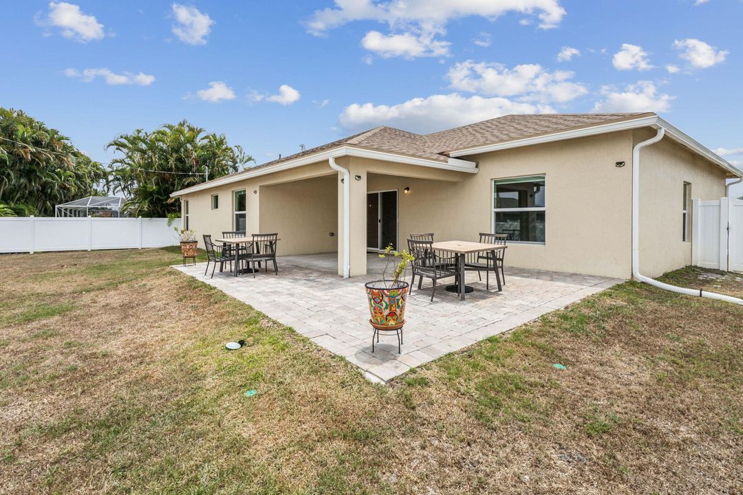 For Sale: $545,000 (4 beds, 3 baths, 2389 Square Feet)