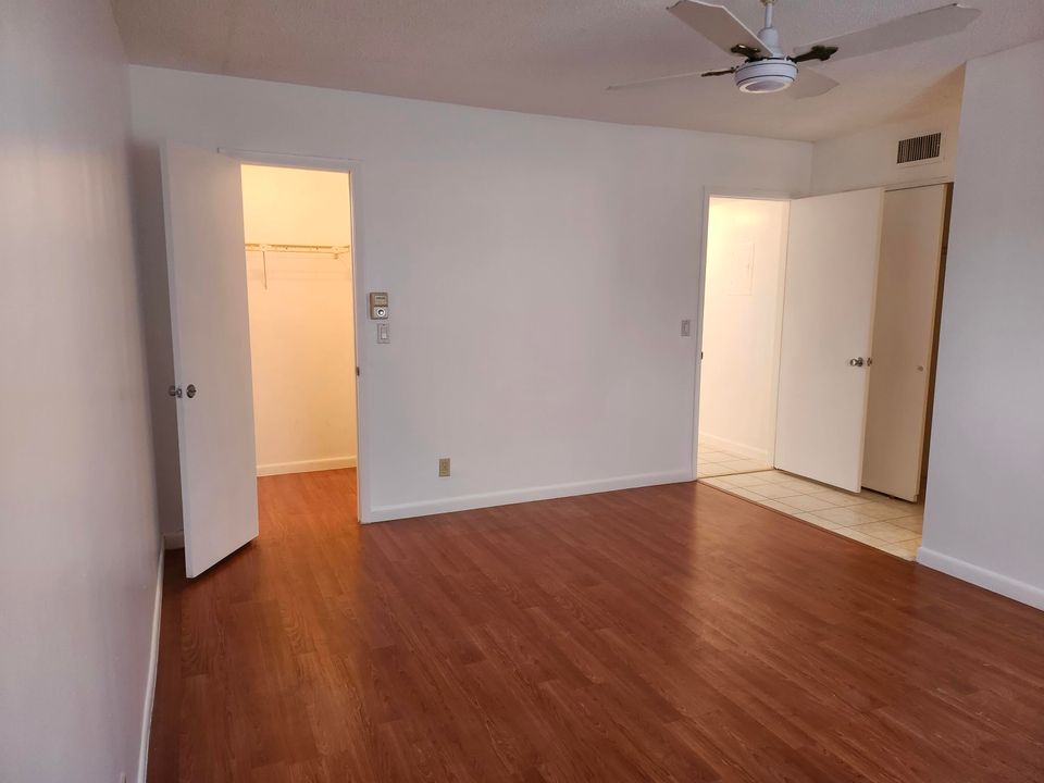 For Sale: $135,000 (2 beds, 2 baths, 982 Square Feet)