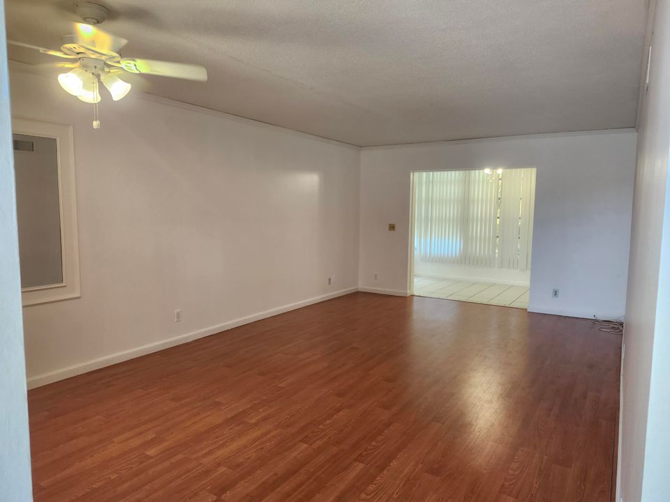 For Sale: $135,000 (2 beds, 2 baths, 982 Square Feet)