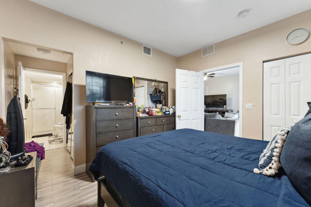 For Sale: $200,000 (2 beds, 2 baths, 855 Square Feet)