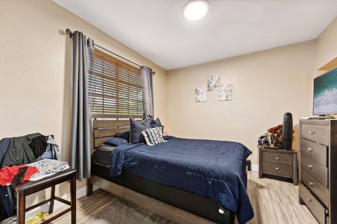 For Sale: $200,000 (2 beds, 2 baths, 855 Square Feet)