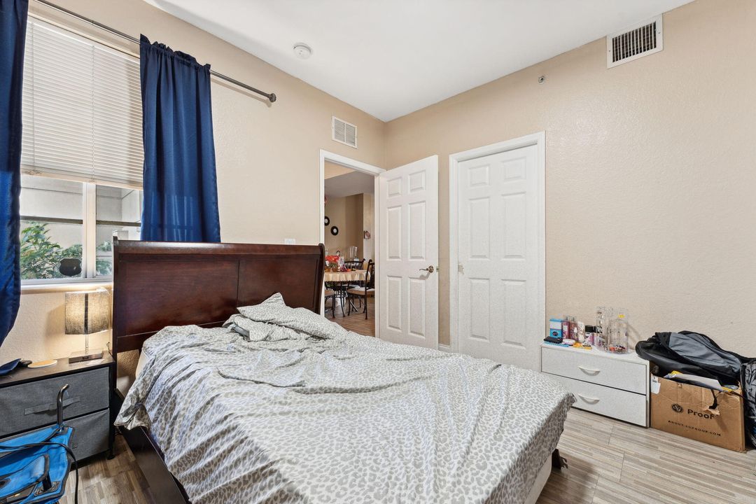 For Sale: $200,000 (2 beds, 2 baths, 855 Square Feet)