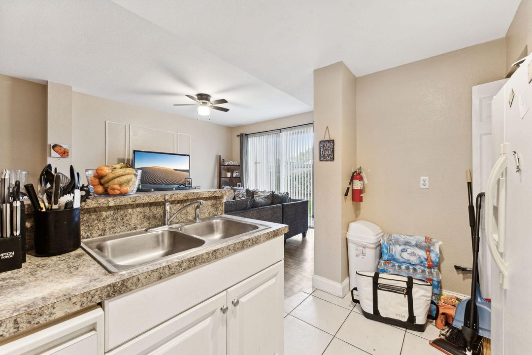 For Sale: $200,000 (2 beds, 2 baths, 855 Square Feet)