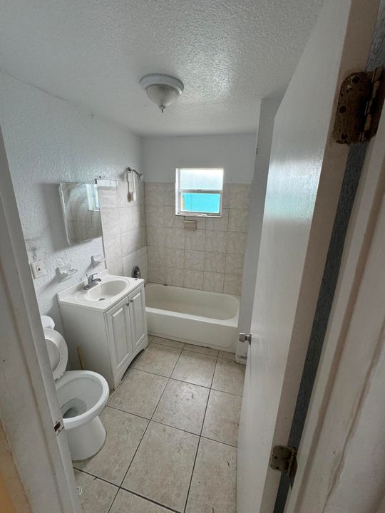 For Sale: $218,000 (1 beds, 1 baths, 936 Square Feet)
