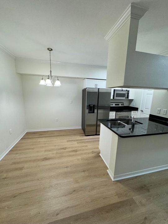 For Rent: $1,850 (1 beds, 1 baths, 740 Square Feet)