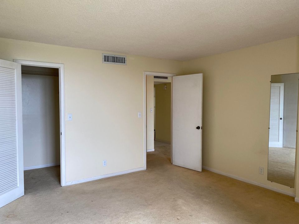 Active With Contract: $239,500 (1 beds, 1 baths, 795 Square Feet)