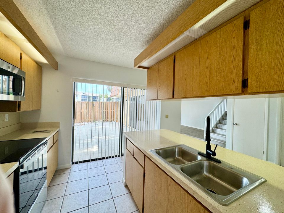 For Rent: $2,500 (2 beds, 2 baths, 1288 Square Feet)
