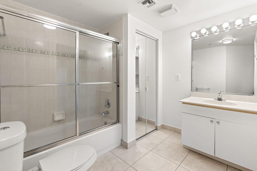 For Sale: $349,900 (2 beds, 2 baths, 1211 Square Feet)