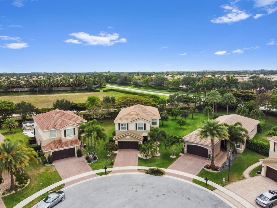 Active With Contract: $899,900 (5 beds, 4 baths, 3230 Square Feet)