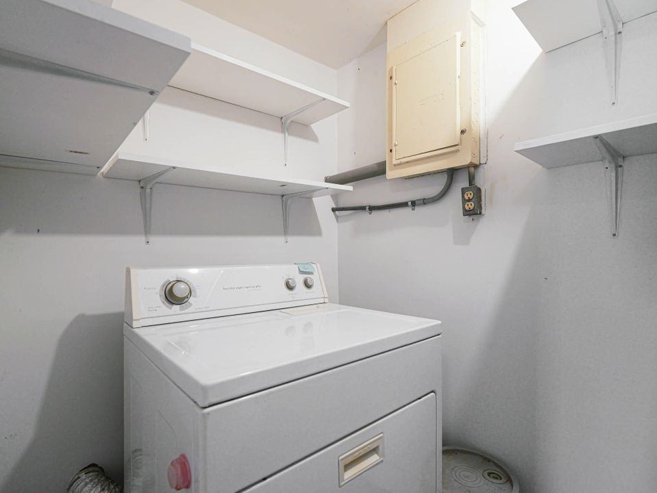 Active With Contract: $2,000 (2 beds, 2 baths, 1254 Square Feet)