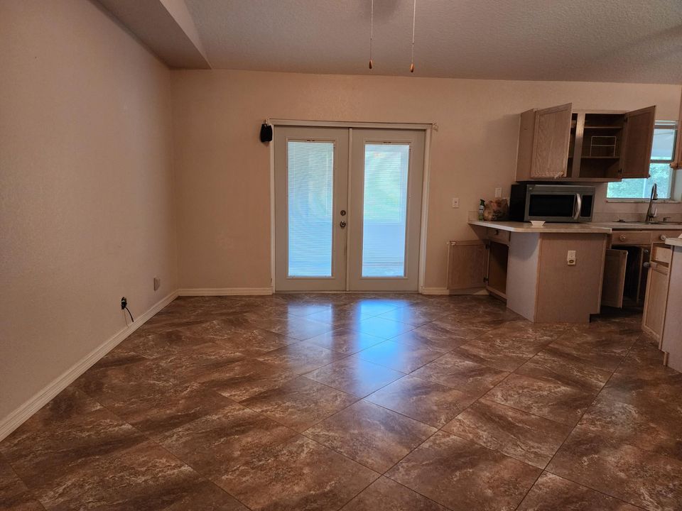 For Rent: $4,000 (3 beds, 2 baths, 1825 Square Feet)