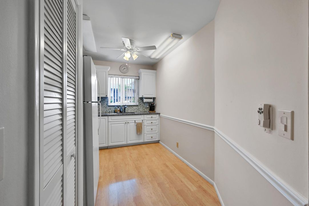 For Sale: $310,000 (2 beds, 2 baths, 886 Square Feet)